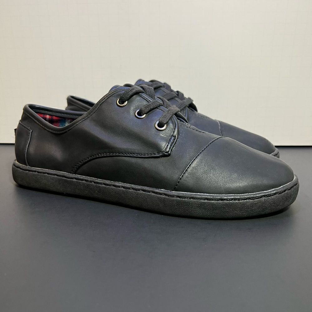 Unisex TOMS Black Leather Lace Up Sneakers / Size 6M - 8.5W
